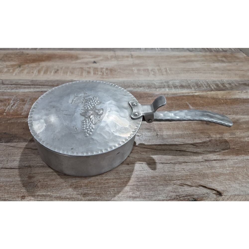 Vintage Everlast Aluminum Hand Forget Pot Crumb Catcher Grapes Silent Butter 552